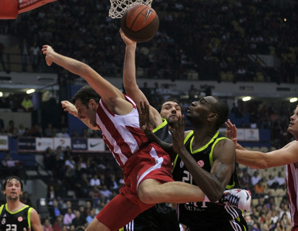 比肩传奇！SGA近100场得分&抢断等数据仅次于同区间乔丹（逼近传奇！SGA近百场得分、抢断等表现仅逊同期乔丹）