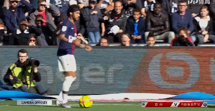 NBA：勇士险胜小牛 库里关键三分救主