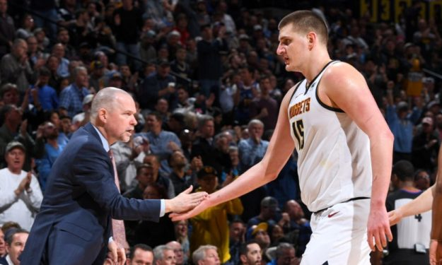 世体：梅西在进入诺坎普前没联系巴萨的任何人请求许可（世体：梅西进诺坎普前未与巴萨任何人沟通获取许可）