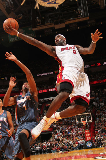 DO：纽卡向谢什科提交了改进报价，曼联愿付的价格低于纽卡（纽卡对谢什科加码报价，曼联拟付金额仍不及纽卡）