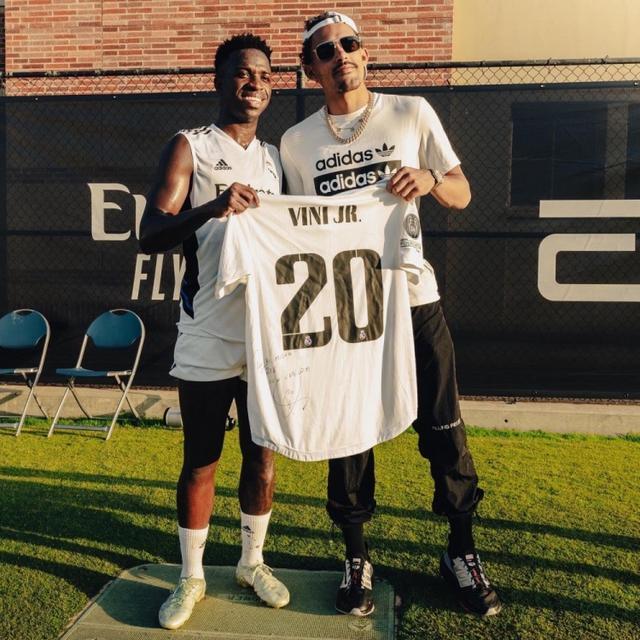 前球探抨击托特纳姆热刺缺乏忠诚度，称他们签下拉什福德纯属“四处奔波”。（前球探炮轰热刺缺乏忠诚：签下拉什福德不过是“乱枪打鸟”）