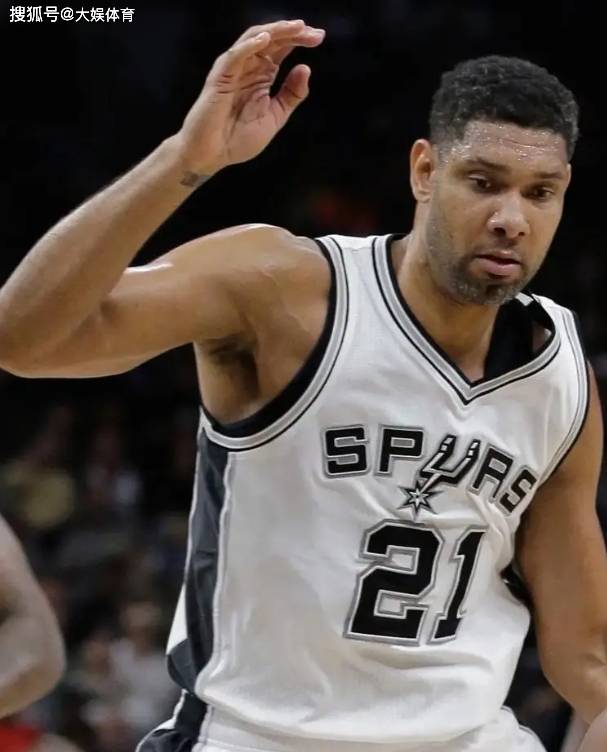 国足球新希望！16岁小将两度戴帽U16国足，如今直接进亚冠大名单！（16岁小将两度戴帽助U16国足，如今直入亚冠名单，国足新希望！）