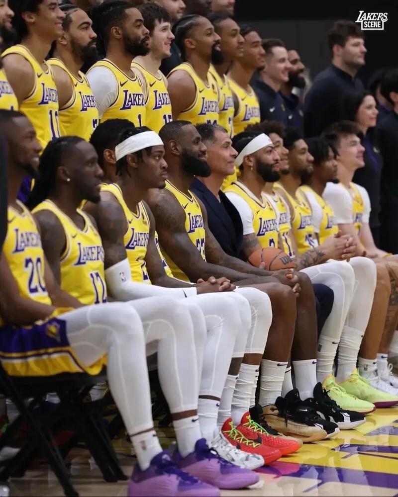 奥格斯堡vs勒沃库森：亚基奇、凯文-施洛特贝克首发，希克、霍夫曼出战（奥格斯堡迎战勒沃库森：亚基奇、凯文-施洛特贝克先发，希克、霍夫曼出战）