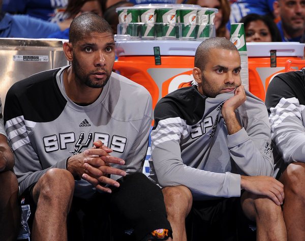 贴脸开大！祖巴茨罚球时，老鹰主场球迷高喊“保罗在哪里？”（祖巴茨走上罚球线，老鹰主场齐声高喊：“保罗在哪？”）