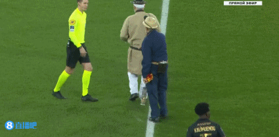 阿森纳领跑英超遭曼城紧追！主场战狼队成保分关键战（曼城紧咬不放，阿森纳为巩固榜首主场硬碰狼队）