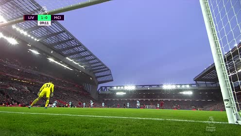 库蒂尼奥为小儿子庆祝生日，一家人身穿他效力过球队的球衣（库蒂尼奥为幼子庆生，全家穿上他昔日效力球队的球衣）